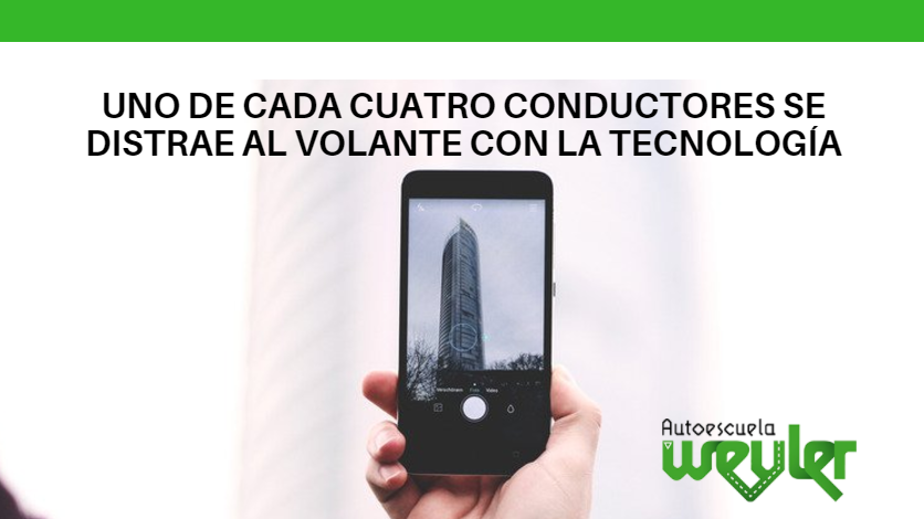 Uno de cada cuatro conductores se distrae al volante con la tecnología