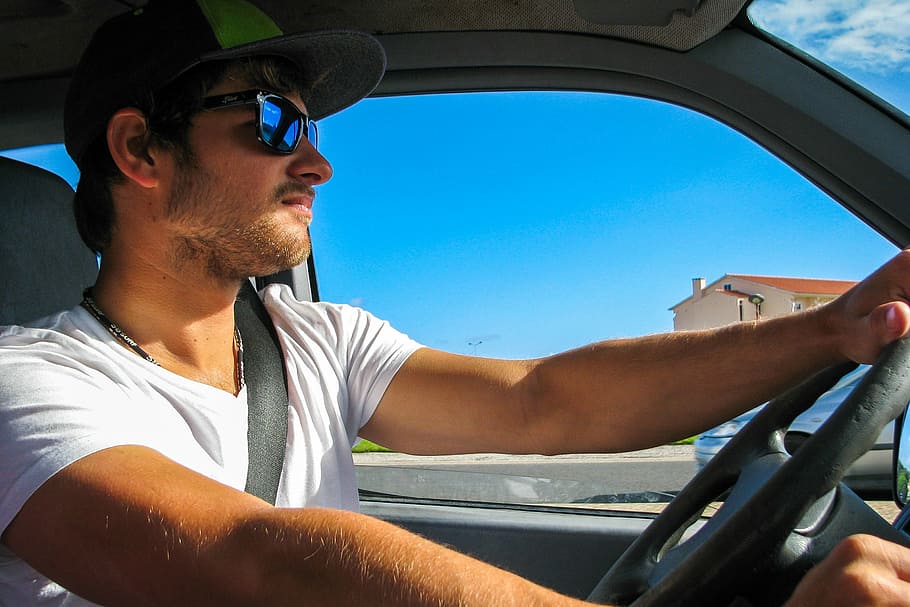 surfer-sunglasses-cap-bus